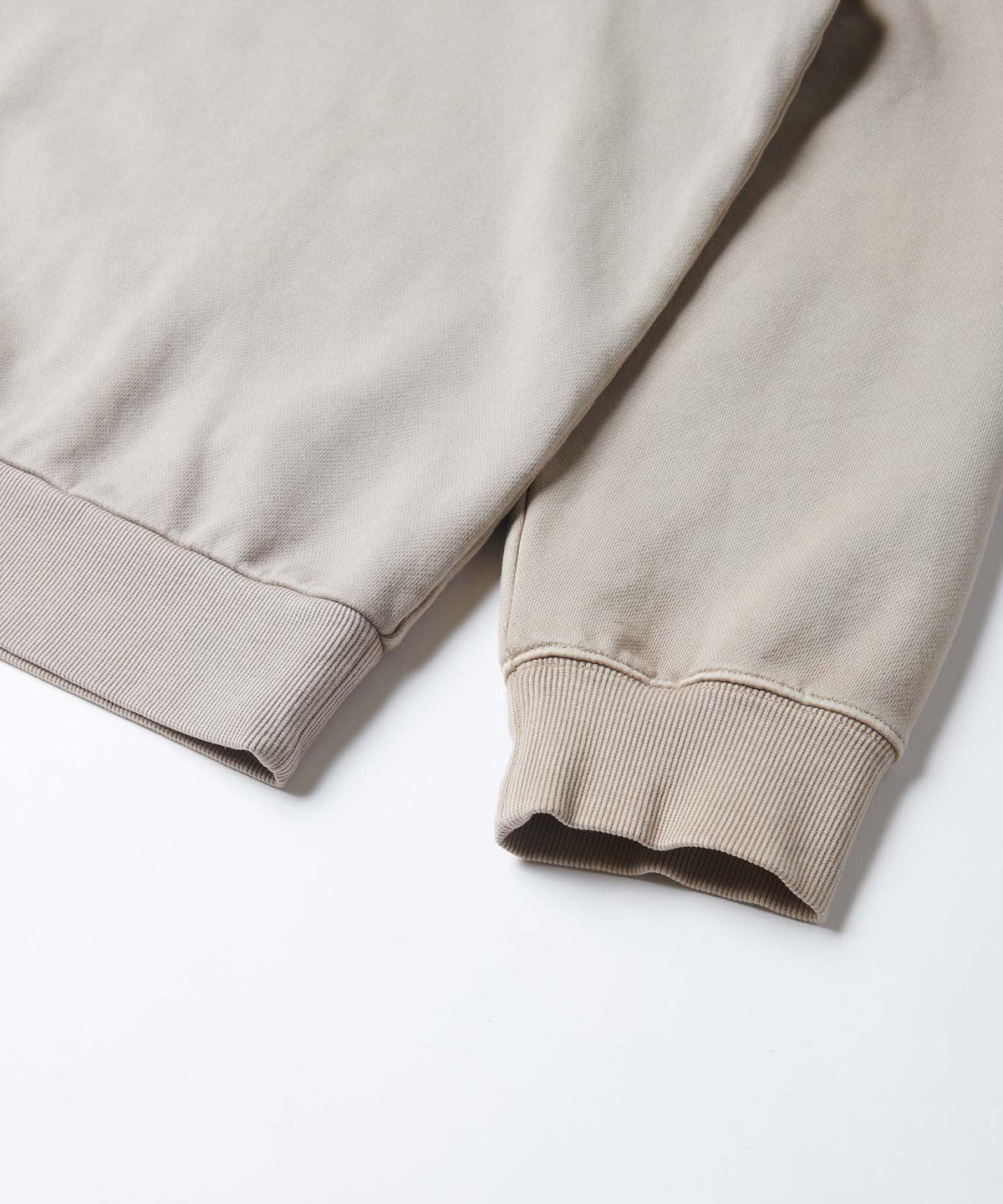 Gramicci One Point Crew - Sand Pigment